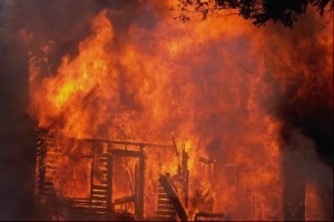 مجهولون ينفذون تهديدهم ويحرقون مزرعة منسق حراك مأدبا