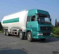 إصابة عاملين بانهيار سور وقع لتدهور صهريج بالرصيفة