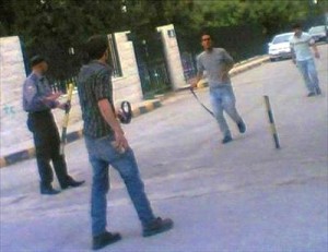 مشاجرة طلابية امام مبنى "الأداب" والجامعة تعلق الانتخابات فيها