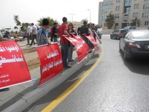 الحراك الشعبي يعتصم أمام رئاسة الوزراء