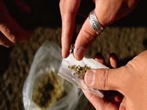 ضبط «4» اشخاص حاولوا ادخال مواد مخدرة لموقوفين في مركز امني