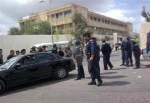 اطلاق اعيرة نارية من اسلحة رشاشة .. وتواجد امني مكثف امام جامعة البلقاء