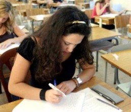 التربية تنفي ما يُنشر على "فيس بوك" من تسرب لأسئلة التوجيهي