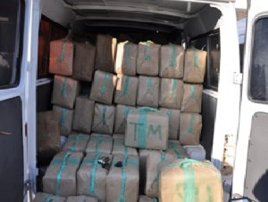 البحث عن شاحنة تحمل مخدرات لازالت تسرح وتمرح داخل حدود المملكة