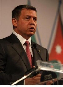 الملك يدعو الى التعاون بين القطاعين العام والخاص لتوفير حياة كريمة للمواطنين