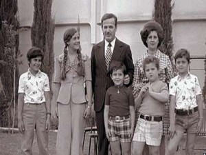 والدة بشار الأسد تطالبه باتباع نهج والده في القضاء على المعارضة.