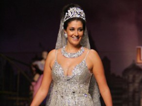 استعداداتها لعش الزوجية...فستان زفاف غادة عبد الرازق من باريس