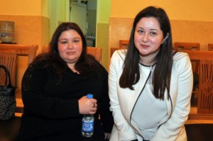 بالصور.. نور الشريف وابتسامة ابنته أبرز 5 مفاجآت بعزاء والدة بوسي