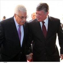 الملك يجتمع مع عباس وبلير في عمان