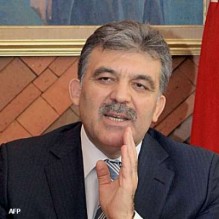 عبد الله غل:انقطعت آخر خيوط التواصل مع الأسد.. ومصيره بيد شعبه