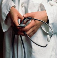 الممرضون يلوحون بالتصعيد ويطالبون باعادة النظر في رواتبهم الجديدة