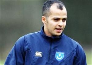 لاعب سعودي محترف يحاول التأقلم مع زميل إسرائيلي في إنجلترا