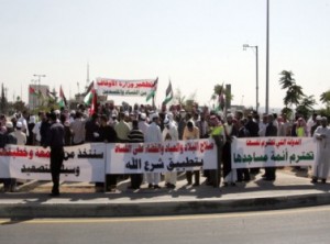 أئمة المساجد يهددون بنشر ملفات فساد الأوقاف