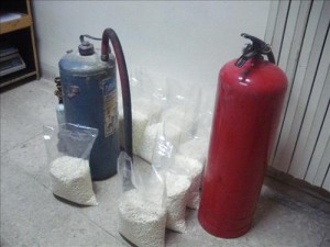 ضبط كميه من الحبوب المخدرة داخل طفايات حريق