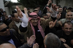 متقاعدون عسكريون للعبادي: نحن حماة الوطن لا رأس الثورة