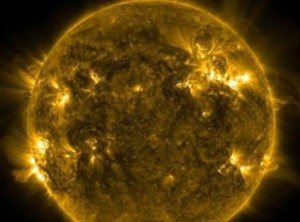 عاصفة شمسية "قوية" تهب على الأرض الثلاثاء