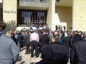 وقفة احتجاجية لموظفي "الأردنية" للمطالبة بحقوق وظيفية وعمالية