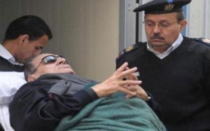 مبارك يستغيث .. "أغيثوني سيعدمني الإخوان"