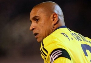 روبيرتو كارلوس يقرر اعتزال كرة القدم