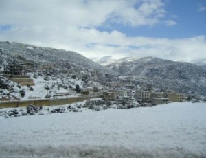 إنقاذ 50 مواطناً حاصرتهم الثلوج بالطفيلة