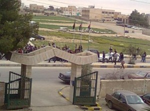 المعلمون نفذوا اضرابهم .. والطلاب غادروا مدارسهم