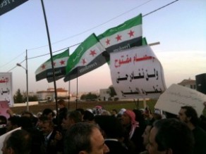 السفارة السورية في ا لاردن (تكهرب) ابوابها واسوارها لمنع اقتحامها من المعتصمين