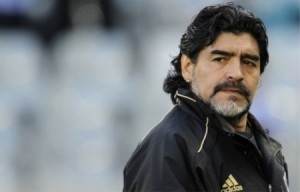 مارادونا يهدد بالرحيل إذا لم توضع ميزانية ضخمة بتصرفه