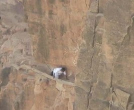 طائرة وفرقة خاصة لإنقاذ مغامر خليجي" سمين " أصيب بالكرك