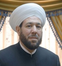 المفتي حسون يطالب الأسد القضاء على الفساد