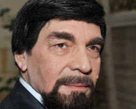 ياسر العظمة يفتح بيته لإستقبال النازحين بريف دمشق