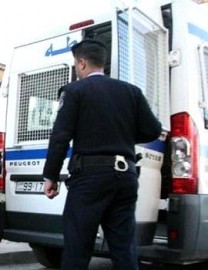 مواطن يطعن نفسه وزوجته وابنتيه بسكين في الرصيفة