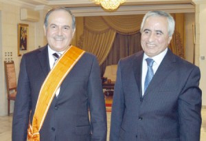 وسام من ملك المغرب للفريق الشوبكي