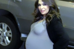 ريدا بطرس تنشر صورة لها قبل وضع مولودها بأيام