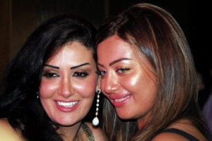 غادة عبد الرازق تحتفل بزفاف ابنتها.. وتامر حسني يُغني للعروسين