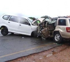 وفاة عُماني واصابة اثنين اخرين بحادث تدهور على الطريق الصحراوي