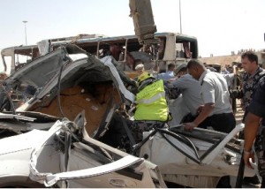 18 إصابة إثر تصادم بين باص موظفين وقلاب في أبو علندا