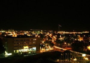 العقبة : محتجون يغلقون شارعا للمطالبة بـ 3 مفوضين بالسلطة