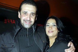 كريم عبدالعزيز يصطحب زوجته لآداء العمرة .. ويدعو لشهداء مصر