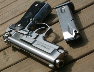 مصر:توقيف تاجر أردني بحوزته سلاح سرق من الشرطة