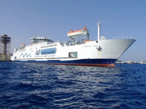 السيطرة على حريق شب في العبارة "عمان" في عرض البحر