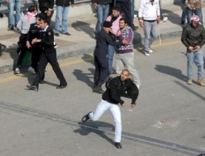 تجدد الاشباكات في الجامعة الاردنية والطلبة يستنجدون