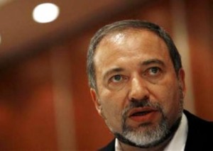 ليبرمان وفنان إسرائيلي يدعمان المعارضة السورية