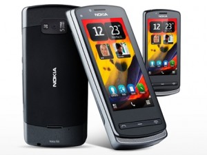 "نوكيا 700" أصغر هاتف لمسي يحط رحاله في الإمارات