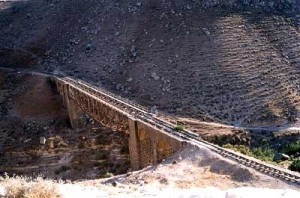 مجهولون يفجّرون جسراً على طريق دمشق عمّان