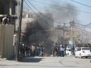 شبان يقطعون طريقا جنوبي عمان والدرك يتدخل