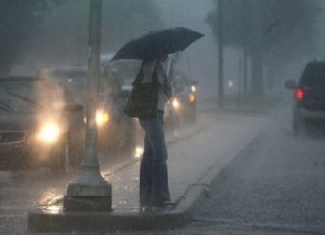 انخفاض الحرارة وأمطار متفرقة حتى الأربعاء