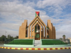 شباب البزايعة يعتصمون أمام دائرة المخابرات العامة في معان