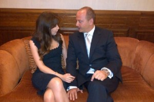 بالصور.. زوج نانسي عجرم يشاركها لأول مرة في مهرجان مسقط