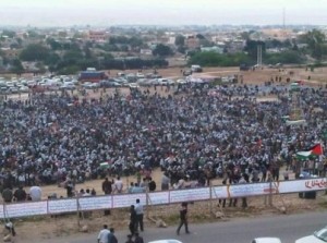 الاف الأردنيين والعرب يحتشدون قرب الحدود مع فلسطين