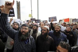 السلفيون يطالبون بإطلاق سراح معتقليهم.. ويهددون بـ....!!!!